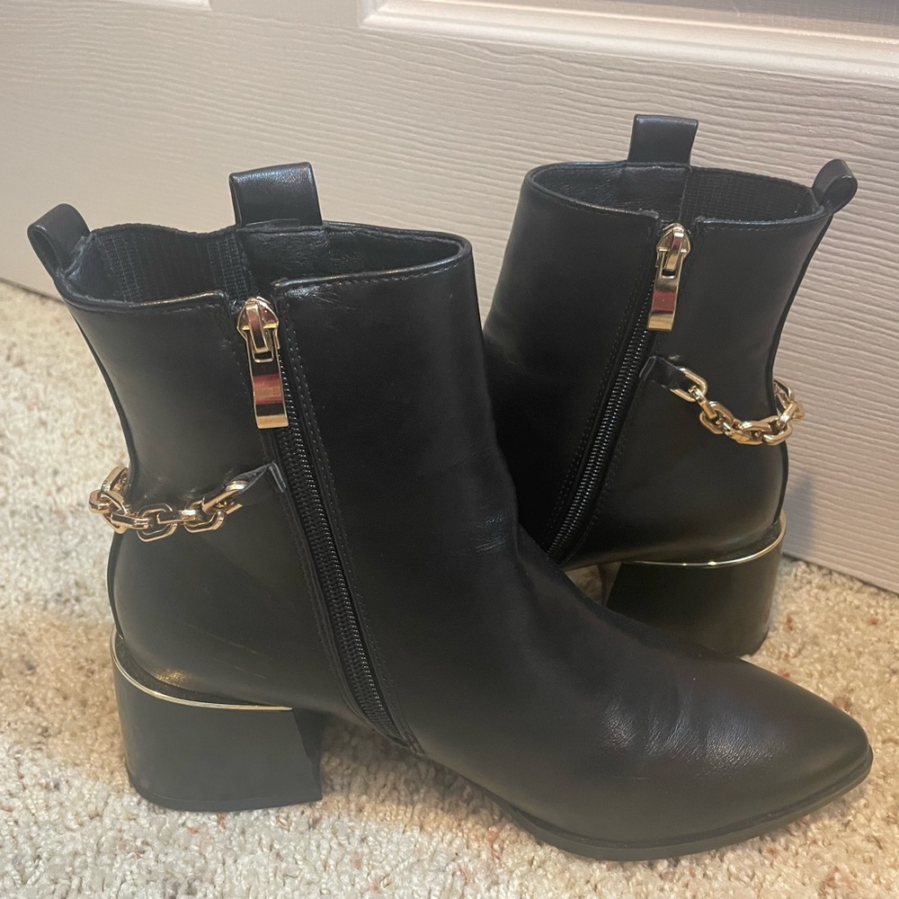 Toregeis Black Leather Ankle Boots with Gold Chain Accent size 7